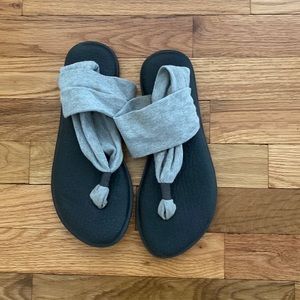 sanuk thong sandals